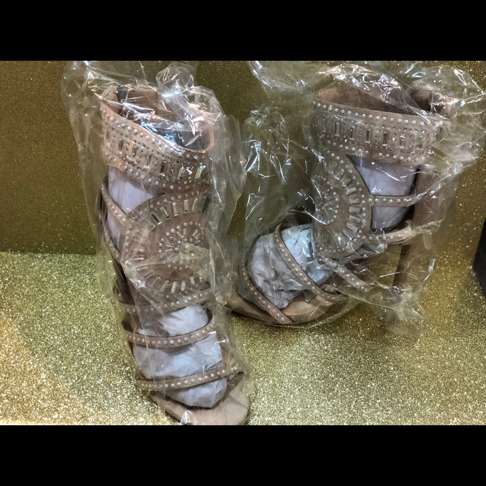 Beige statement sandals. Brand new with box. - Picture 4 of 5